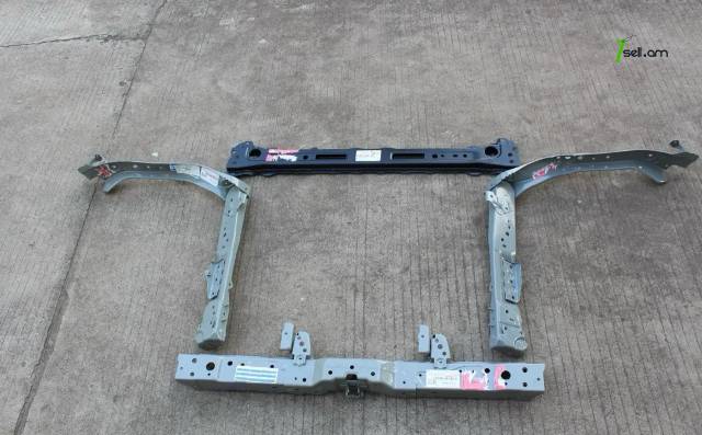 Toyota RAV 4 ռադիատորի էկրան