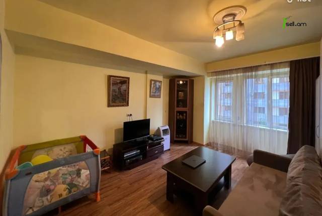 3 սենյականոց բնակարան Ծարավ Աղբյուր փողոցում, 72 քմ, նախավերջին հարկ, մի քանի պատշգամբ