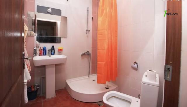 Չորս հարկանի քարե տուն Երզնկյան փողոցում Արաբկիրում, 350 ք.մ., 3+ սանհանգույց, կապիտալ վերանորոգված