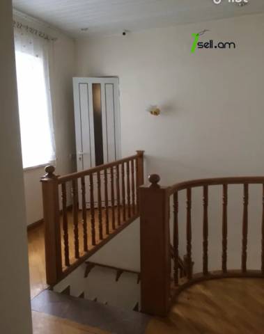 Երկու հարկանի քարե տուն Ազատության պողոտայում Արաբկիրում, 230 քմ, 3+ սանհանգույց