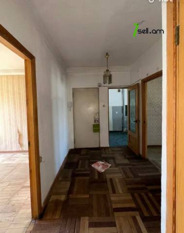 3 սենյականոց բնակարան Սեբաստիայի փողոցում, 74 քմ, նախավերջին հարկ, մասնակի վերանորոգում