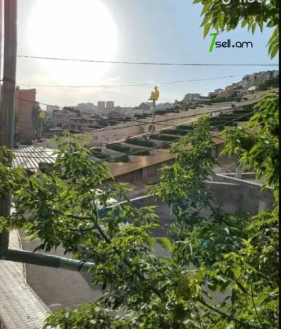 4 սենյականոց բնակարան Թամանյան փողոցում, 100 քմ, 2/5 հարկ, կապիտալ վերանորոգված, քարե շենք