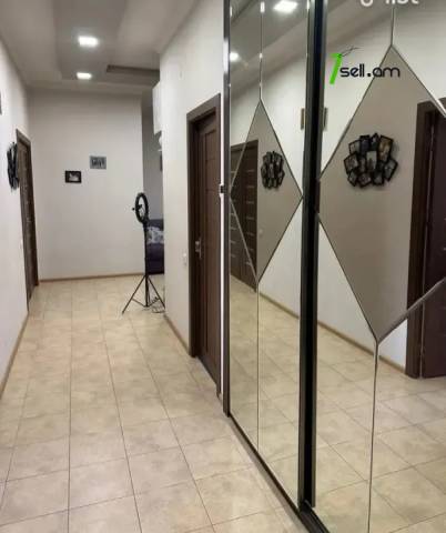 3 սենյականոց բնակարան նորակառույց շենքում Պարույր Սևակի փողոցում, 115 քմ, 7/14 հարկ, 2 սանհանգույց