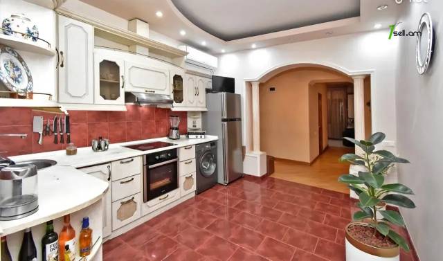 4 սենյականոց բնակարան Էրեբունու փողոցում, 104 ք.մ., 3/5 հարկ, բարձր առաստաղներ