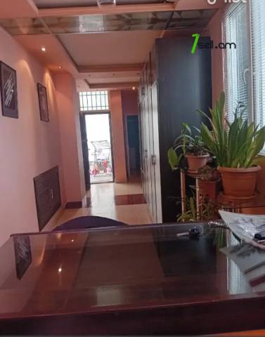 Երկու հարկանի տուն Զարոբյան փողոցում կենտրոնում, 221 ք.մ., 2 սանհանգույց