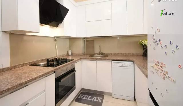 3 սենյականոց բնակարան նորակառույց շենքում Պարույր Սևակի փողոցում, 90 ք.մ., բարձր առաստաղներ