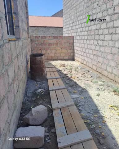 Մեկ հարկանի քարե տուն 1-ին փողոցում Նոր Խարբերդում, 74 քմ