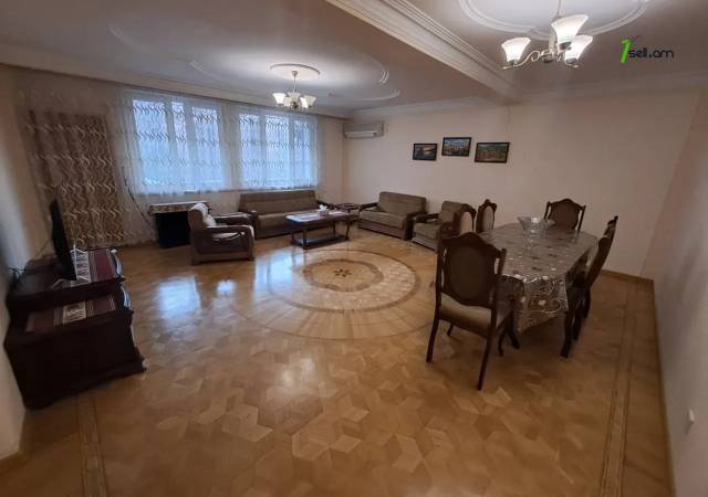 3 սենյականոց բնակարան Նալբանդյան փողոցում, 100 ք.մ., 2 սանհանգույց, բարձր առաստաղներ, 3/5 հարկ