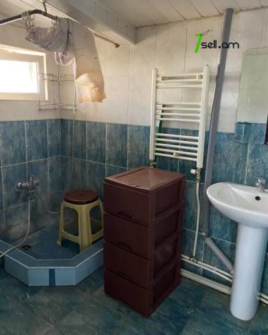 Երկու հարկանի քարե տուն Արաբկիրի 33-րդ փողոցում Արաբկիրում, 150 ք.մ., 3+ սանհանգույց