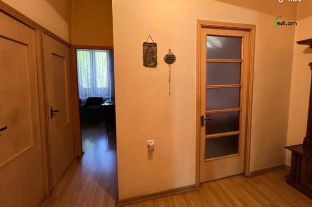 3 սենյականոց բնակարան Կիևյան փողոցում, 70 քմ, 2/5 հարկ, բարձր առաստաղներ, կապիտալ վերանորոգված