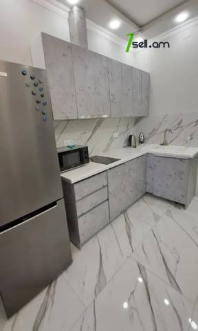 2 սենյականոց բնակարան Ամիրյան փողոցում, 40 քմ, նախավերջին հարկ, կապիտալ վերանորոգված, քարե շենք