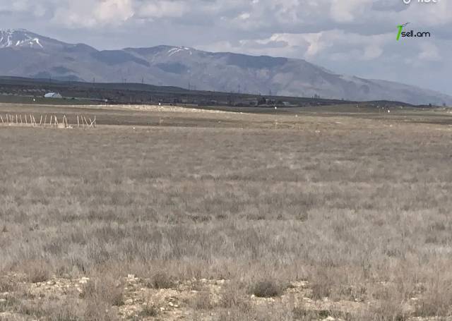 Հողատարածք բնակելի շինությունների համար Նոր Գյուղում, 750 ք.մ.