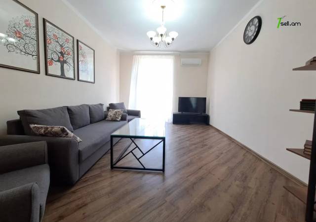 3 սենյականոց բնակարան Չարենցի փողոցում, 90 ք.մ., 3/5 հարկ, 2 սանհանգույց, բարձր առաստաղներ