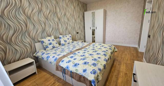 Երեք հարկանի քարե տուն Զաքարիա Քանաքեռցու փողոցում Քանաքեռ Զեյթունում, 250 քմ, 3+ սանհանգույց