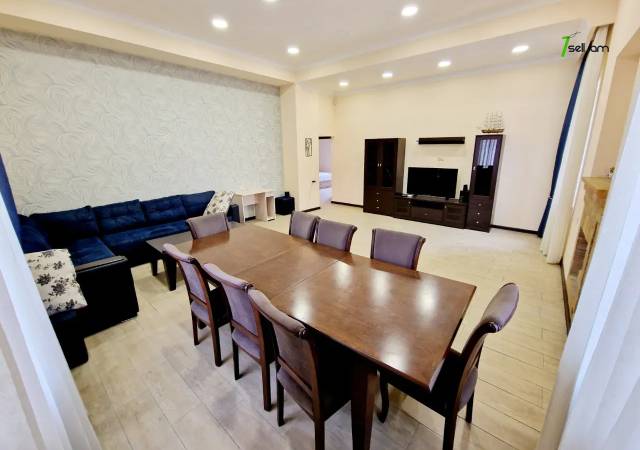 Երկու հարկանի քարե տուն, Նորք-Մարաշ վարչական շրջան Նորք Մարաշում, 1000 քմ, 3+ սանհանգույց