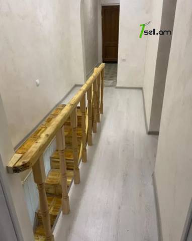 Երկու հարկանի քարե տուն Դավիթ Բեկի փողոցում Էրեբունիում, 200 ք.մ., եվրովերանորոգված