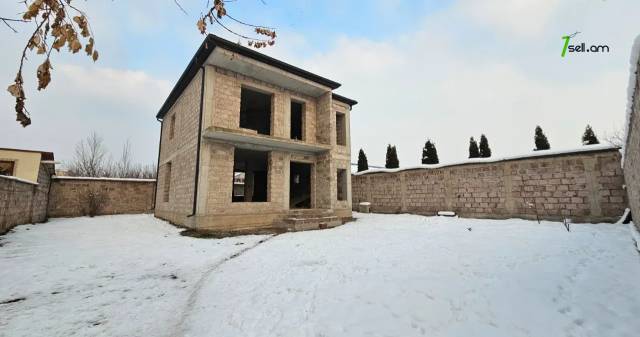 Երկու հարկանի տուն Պարույր Սևակի փողոցում Ավանում, 800 ք.մ., 2 սանհանգույց