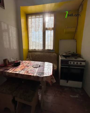 3 սենյականոց բնակարան Մարգարյան փողոցում, 76 ք.մ., 1/9 հարկ, մասնակի վերանորոգում