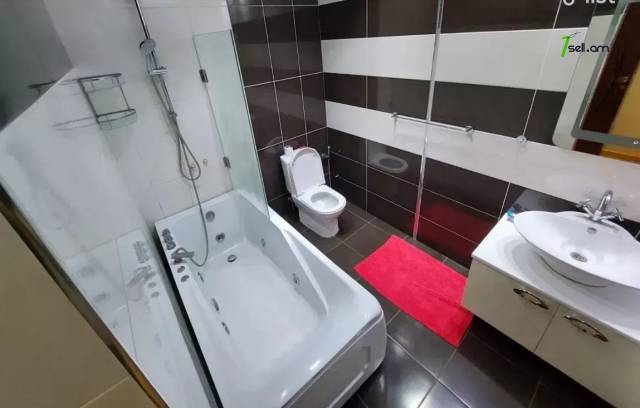 6 սենյականոց բնակարան Հանրապետության փողոցում, 230 ք.մ., նախավերջին հարկ, 3+ սանհանգույց