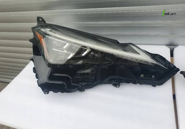 Lexus UX դիմացի ֆառեր