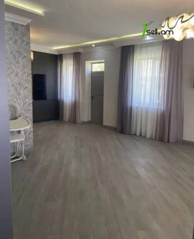 Երկու հարկանի տուն Արաբկիրում, 500 ք.մ., 2 սանհանգույց, դիզայներական ոճով վերանորոգված