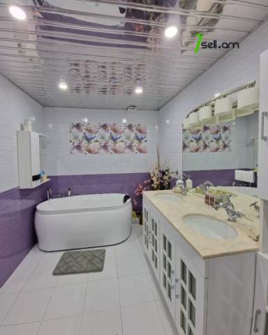 Երեք հարկանի քարե տուն, Նորք-Մարաշ վարչական շրջան Նորք Մարաշում, 300 ք.մ., 3+ սանհանգույց