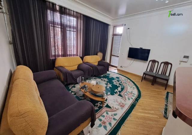 2 սենյականոց բնակարան Մեսրոպ Մաշտոցի պողոտայում, 55 ք.մ., 2/5 հարկ, կապիտալ վերանորոգված, քարե շենք