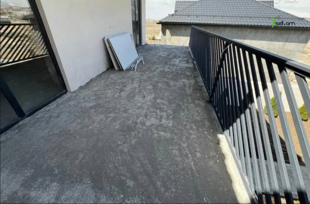 Երկու հարկանի քարե տուն Մելքումովի փողոցում Աջափնյակում, 300 ք.մ., 2 սանհանգույց