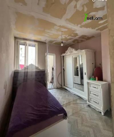 4 սենյականոց բնակարան Գուսան Շերամի փողոցում, 83 ք.մ., մասնակի վերանորոգում, քարե շենք