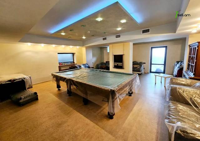 Երեք հարկանի տուն Արաբկիրում, 3200 ք.մ., 3+ սանհանգույց, մեծ հողամաս, կապիտալ վերանորոգված