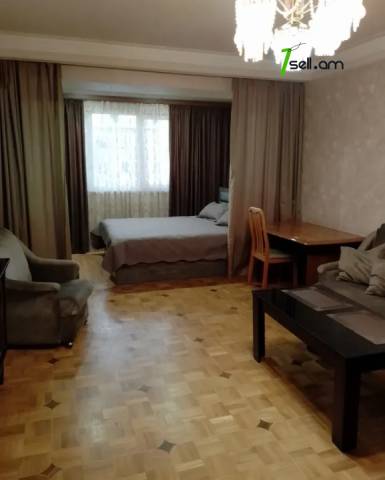 1 սենյականոց բնակարան Քաջազնունի փողոցում, 40 քմ, նախավերջին հարկ, կապիտալ վերանորոգված, քարե շենք