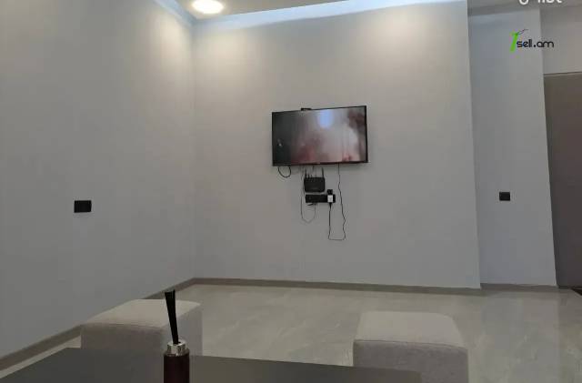 2 սենյականոց բնակարան Բաղրամյան պողոտայում, 43 ք.մ., նախավերջին հարկ, կապիտալ վերանորոգված