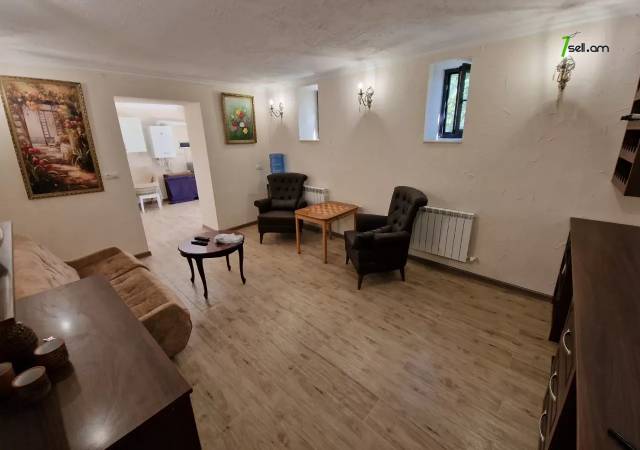 Երկու հարկանի քարե տուն 1-ին փողոցում Բյուրեղավանում, 700 քմ, 3+ սանհանգույց, կապիտալ վերանորոգված