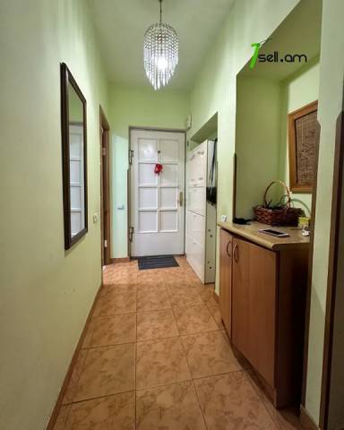 3 սենյականոց բնակարան Մարգարյան փողոցում, 75 ք.մ., 3/5 հարկ, կապիտալ վերանորոգված, քարե շենք