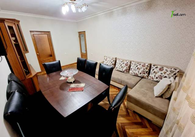 3 սենյականոց բնակարան Էրեբունու փողոցում, 78 ք.մ., կապիտալ վերանորոգված, քարե շենք