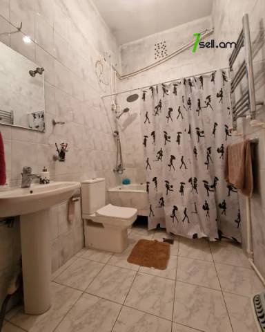 3 սենյականոց բնակարան Ազատության պողոտայում, 126 քմ, 1/5 հարկ, կապիտալ վերանորոգված, քարե շենք