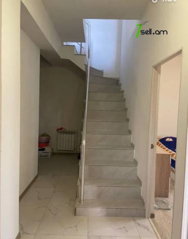 Երկու հարկանի քարե տուն Բագրևանդի փողոցում Ավանում, 150 քմ, 2 սանհանգույց, կոսմետիկ վերանորոգում