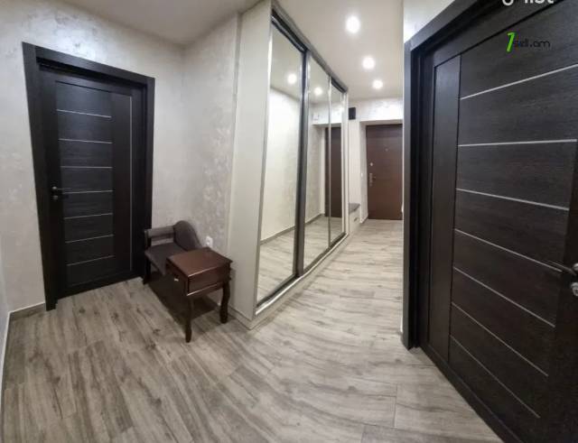 2 սենյականոց բնակարան Հանրապետության փողոցում, 67 քմ, 7/9 հարկ, կապիտալ վերանորոգված