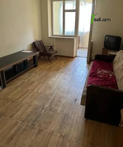 1 սենյականոց բնակարան Կոմիտասի պողոտայում, 45 ք.մ., 3/5 հարկ, մասնակի վերանորոգում, քարե շենք