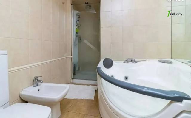 4 սենյականոց բնակարան Մոսկովյան փողոցում, 150 ք.մ., 2/8 հարկ, 2 սանհանգույց, եվրովերանորոգված