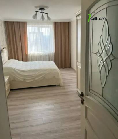 4 սենյականոց բնակարան Էրեբունու փողոցում, 90 քմ, դիզայներական ոճով վերանորոգված, քարե շենք