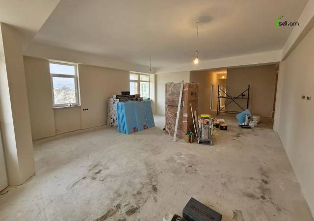 6 սենյականոց բնակարան նորակառույց շենքում Սարի Թաղ 7-րդ փողոցում, 191 ք.մ., 3+ սանհանգույց