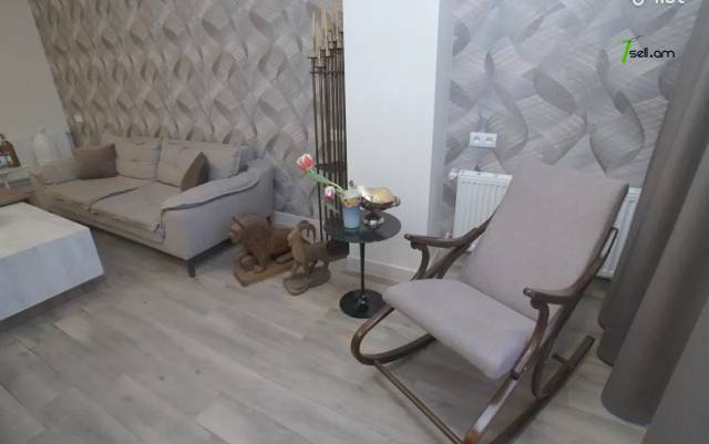 Երեք հարկանի թաունհաուզ Անաստաս Միկոյանի փողոցում Դավիթաշենում, 250 ք.մ., 2 սանհանգույց