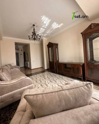 3 սենյականոց բնակարան Մարշալ Խուդյակովի փողոցում, 80 քմ, 2/4 հարկ, 2 սանհանգույց, բարձր առաստաղներ