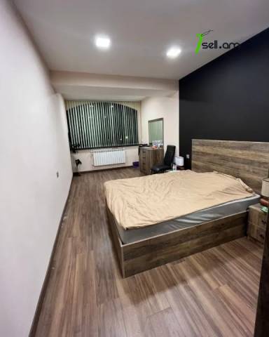 4 սենյականոց բնակարան Մեսրոպ Մաշտոցի պողոտայում, 130 քմ, 5/14 հարկ, 2 սանհանգույց, մի քանի պատշգամբ