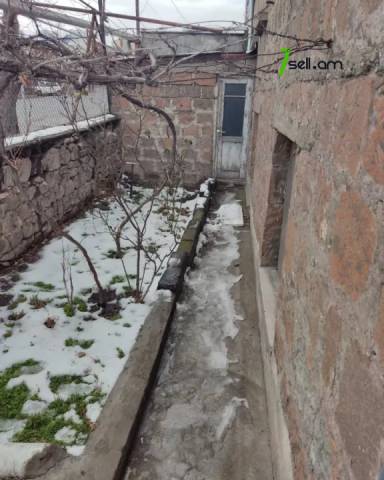 Երկու հարկանի քարե տուն Մարտիրոսյան փողոցում Աջափնյակում, 600 ք.մ.