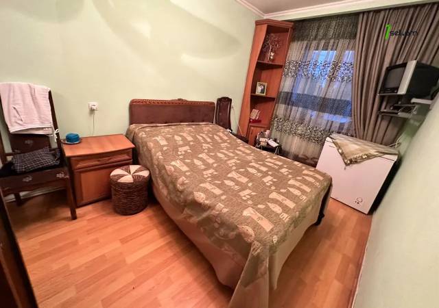 3 սենյականոց բնակարան, Safaryan St, 64 ք.մ., 3/5 հարկ, եվրովերանորոգված, քարե շենք