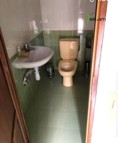 3 սենյականոց բնակարան Կարապետ Ուլնեցու փողոցում, 105 ք.մ., 2 սանհանգույց, բարձր առաստաղներ, 1/3 հարկ