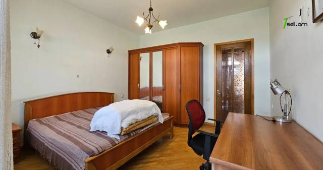 4 սենյականոց բնակարան Բաղրամյան պողոտայում, 130 քմ, նախավերջին հարկ, 2 սանհանգույց