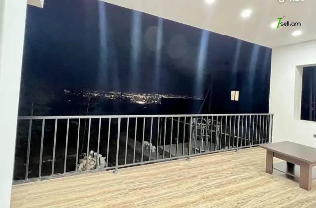 Երկու հարկանի տուն Դավիթ Բեկի փողոցում Էրեբունիում, 400 ք.մ., 2 սանհանգույց